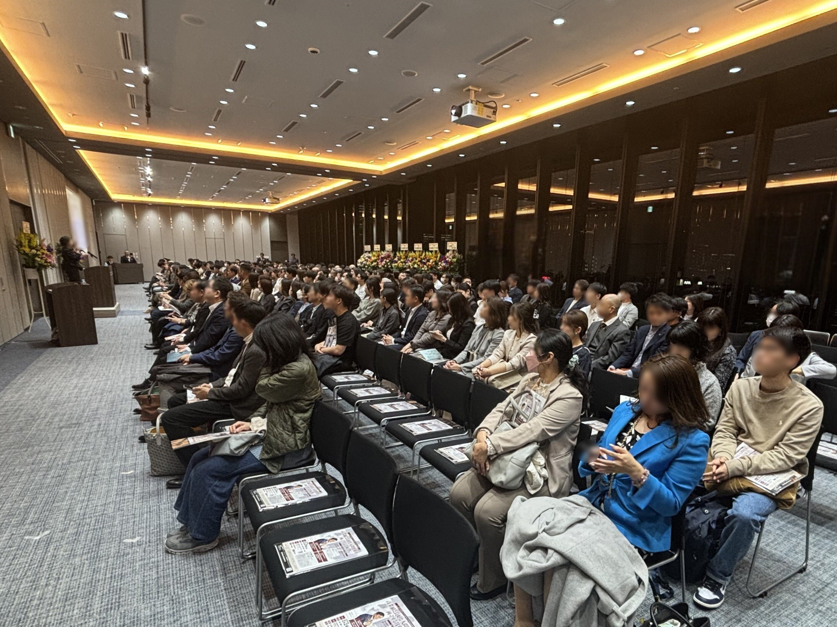 会場前方から見た講演会会場の様子