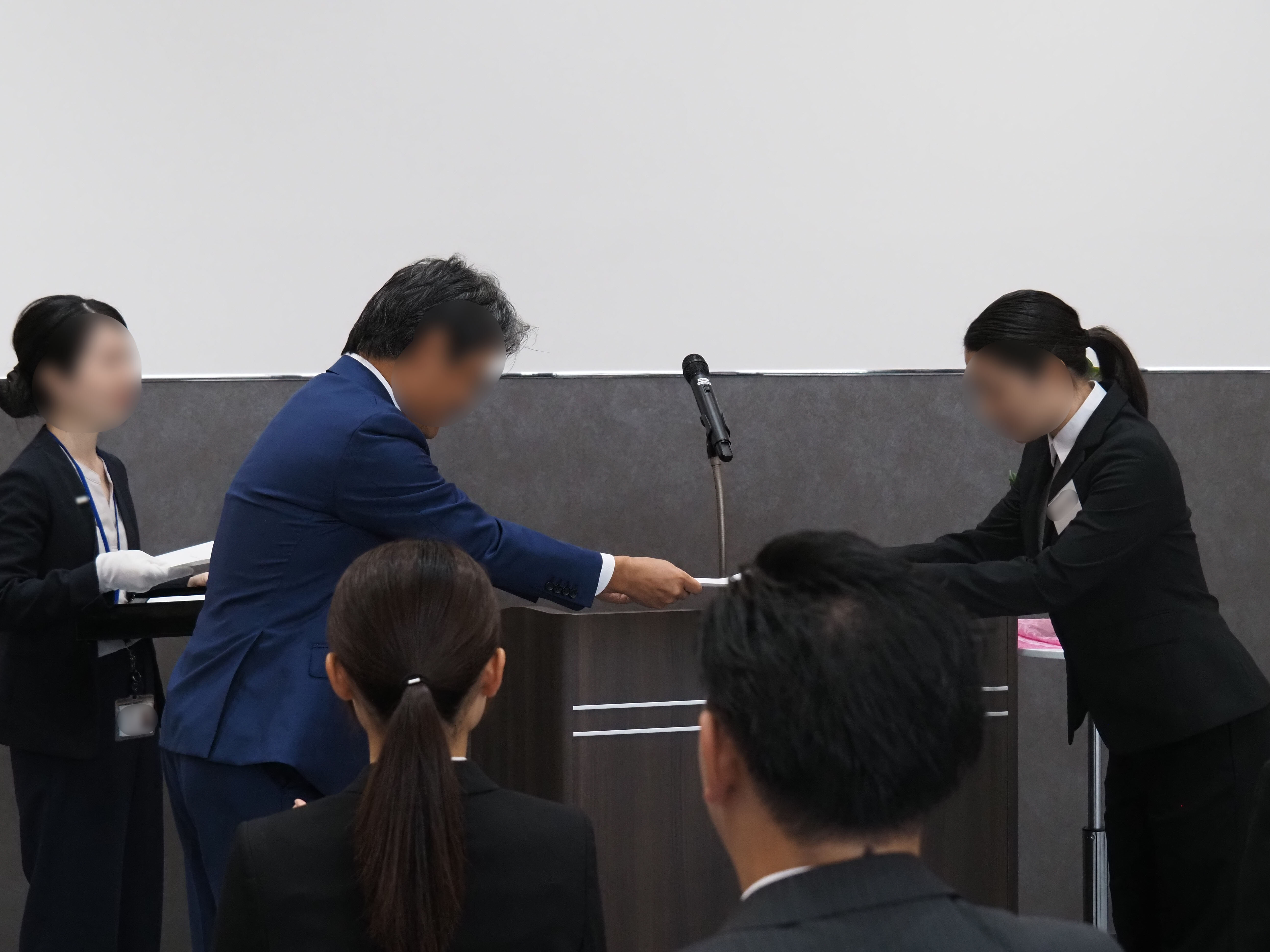 内定証書授与の様子