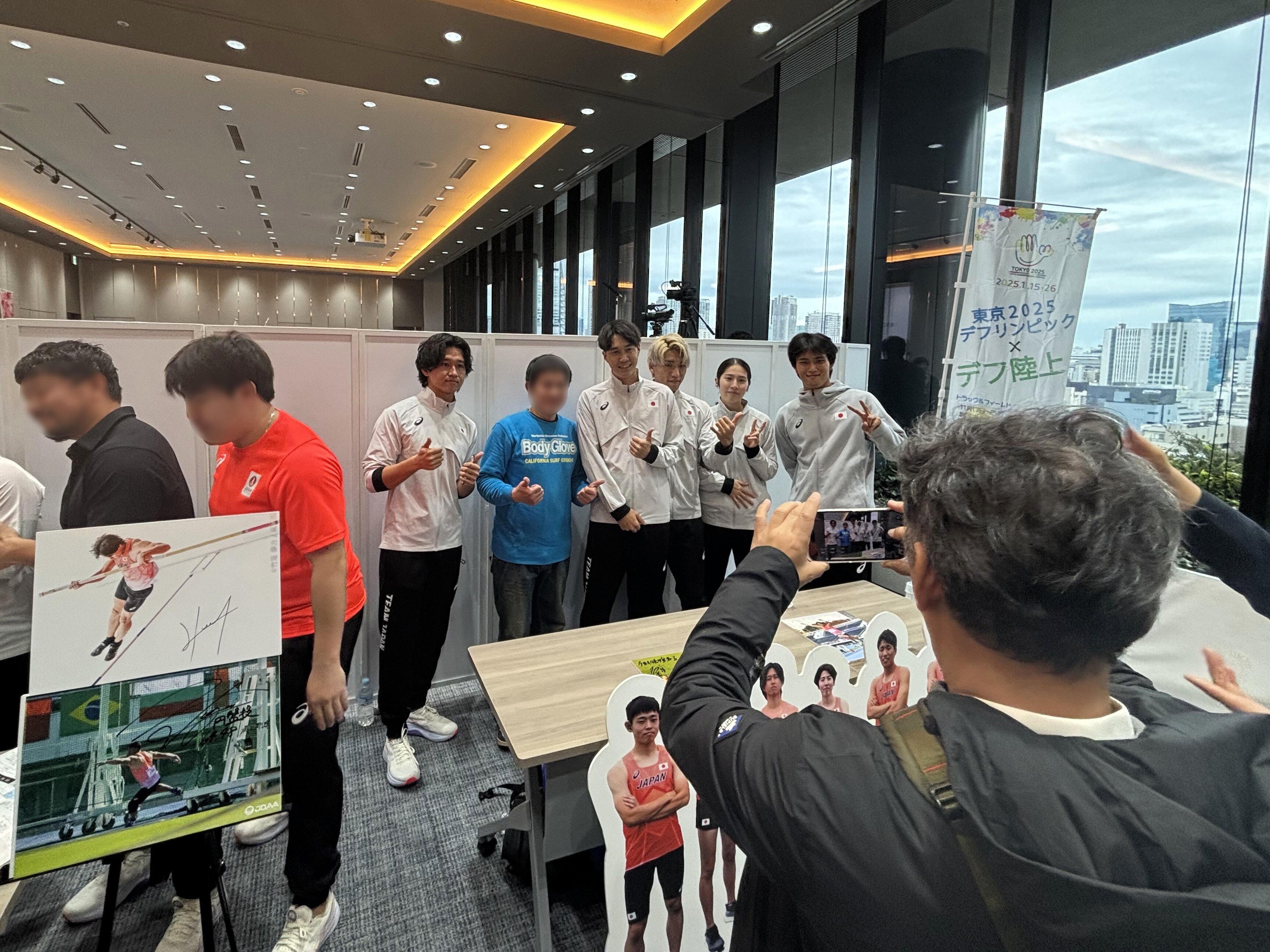 選手と来場者が交流するフレンドシップイベントの様子