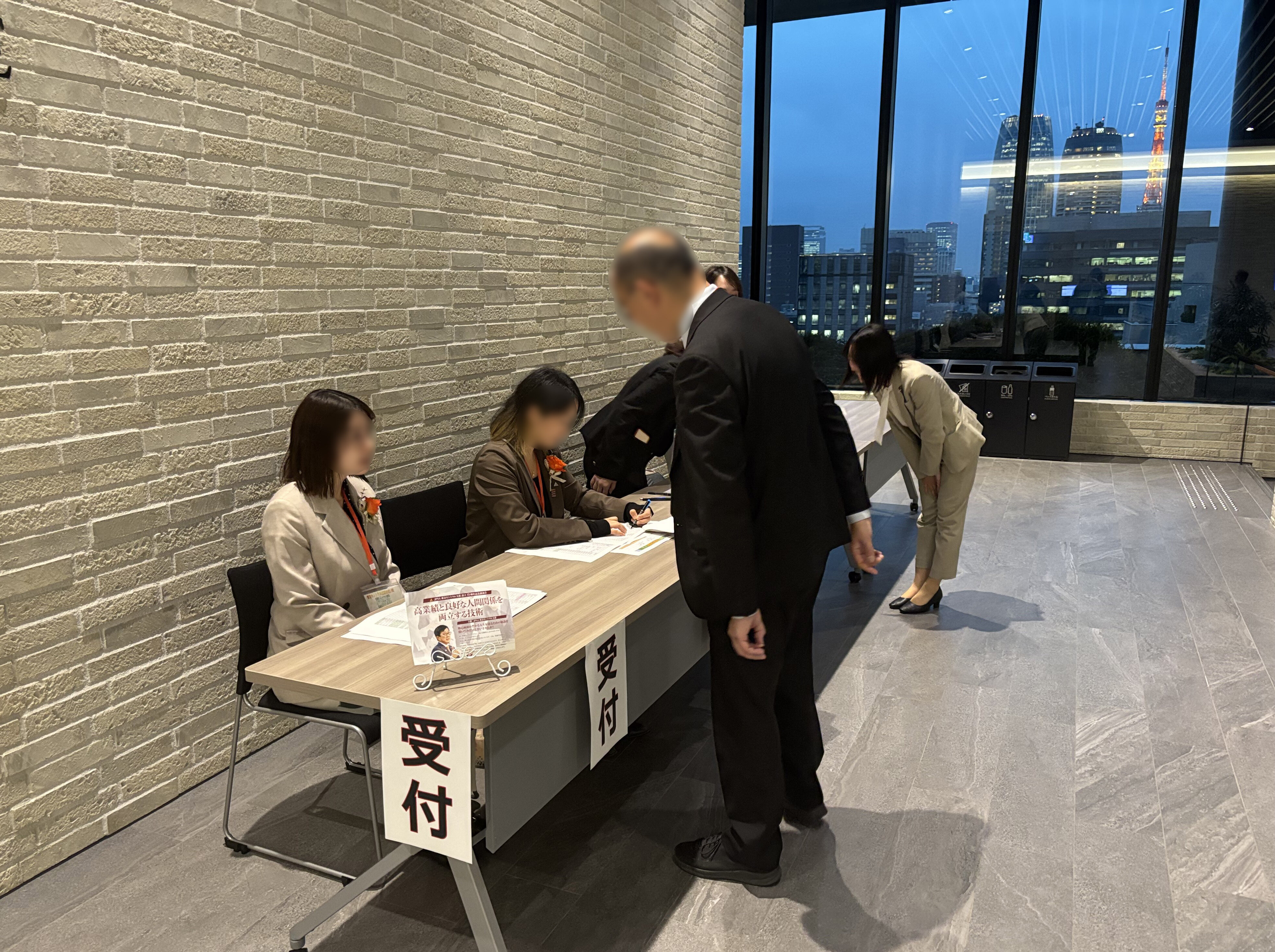 共用部に設置した受付スペース