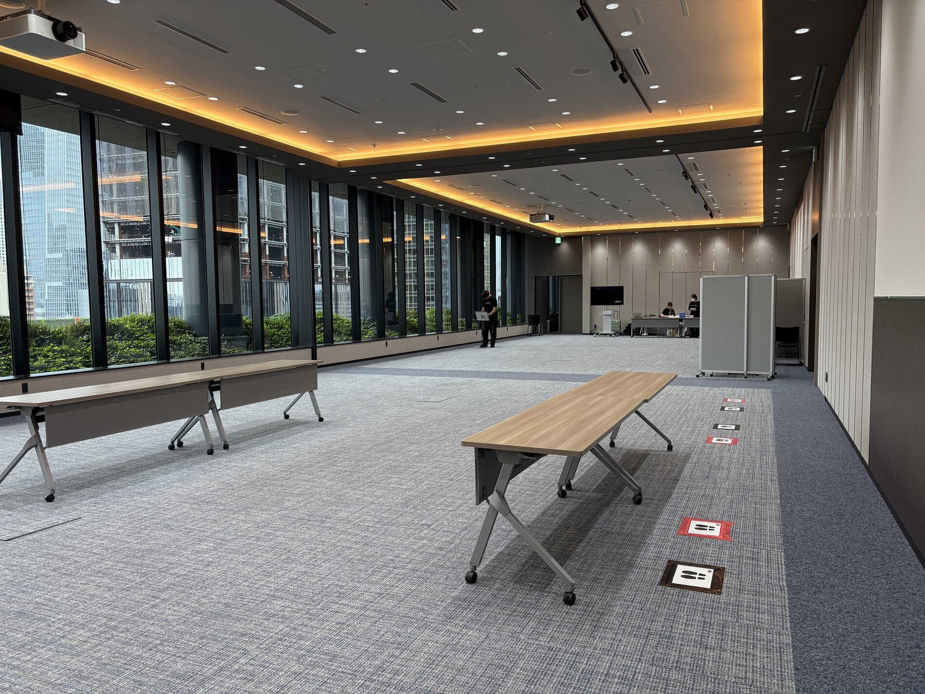 会場全景（Room A＋B）