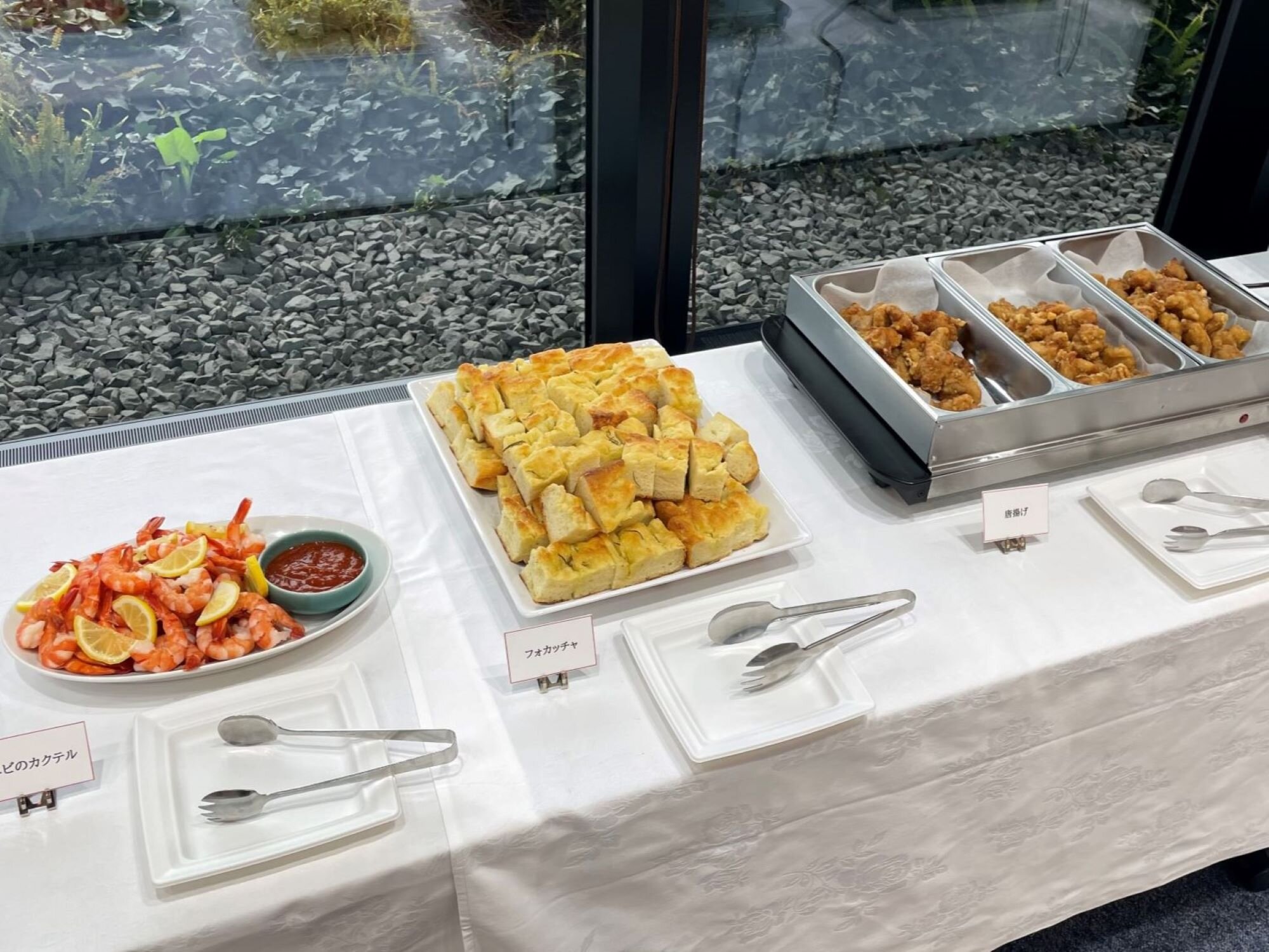 立食でも取り分けやすいお食事